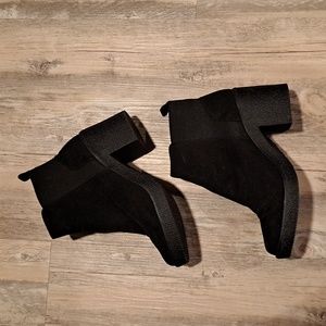 Black Chunky Heeled Faux Suede Chelsea Boots